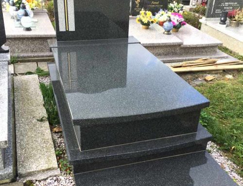 Nagrobek z granitu Impala Marikana