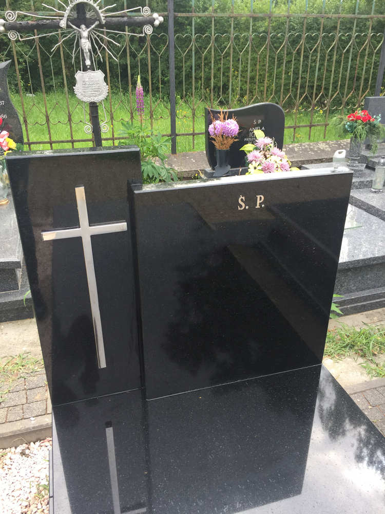 Attyka -Nagrobek Indian Black - litery ze stali nierdzewnej