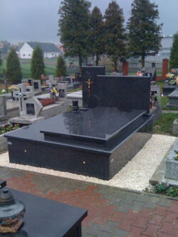 007 Nagrobek pojedyńczy z grafiką Jezusa