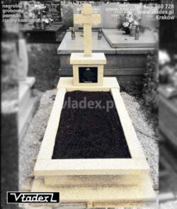 063 Nagrobek surowy z ziemią